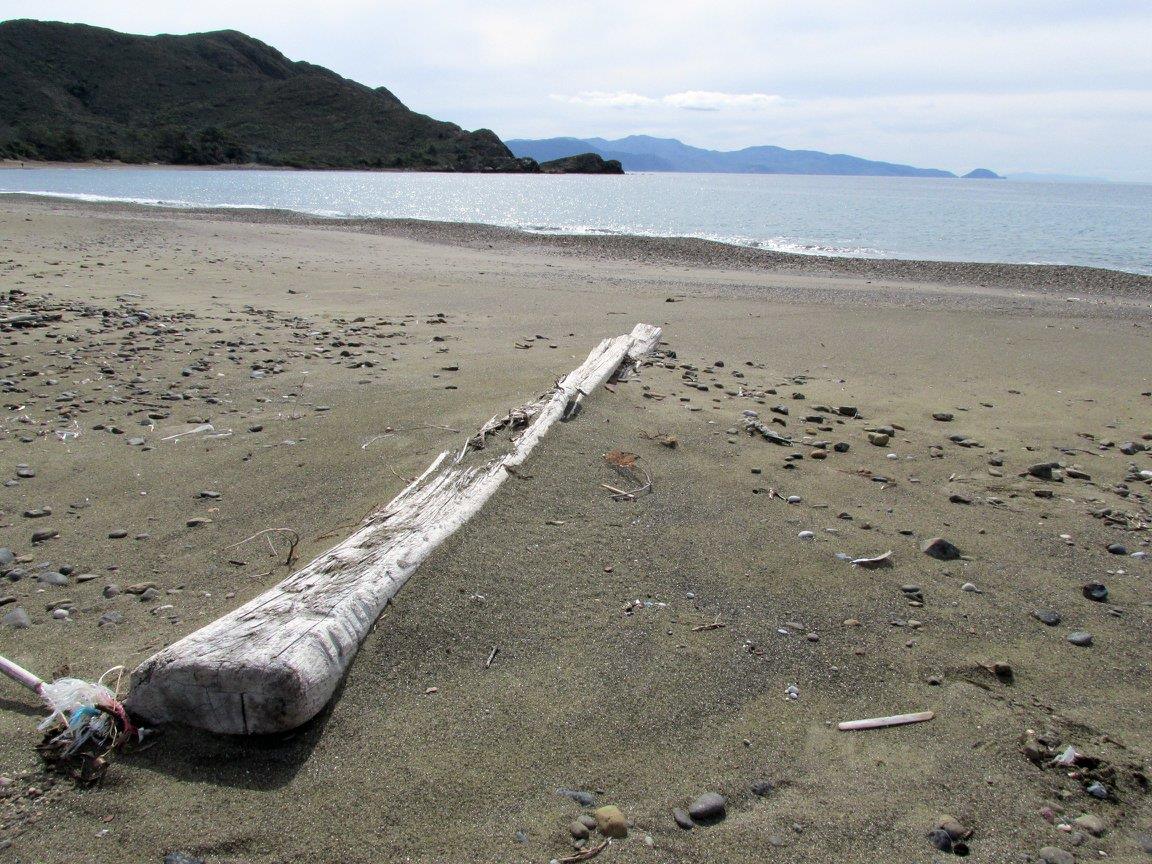 Photo de Emesik beach VI avec caillou brun de surface