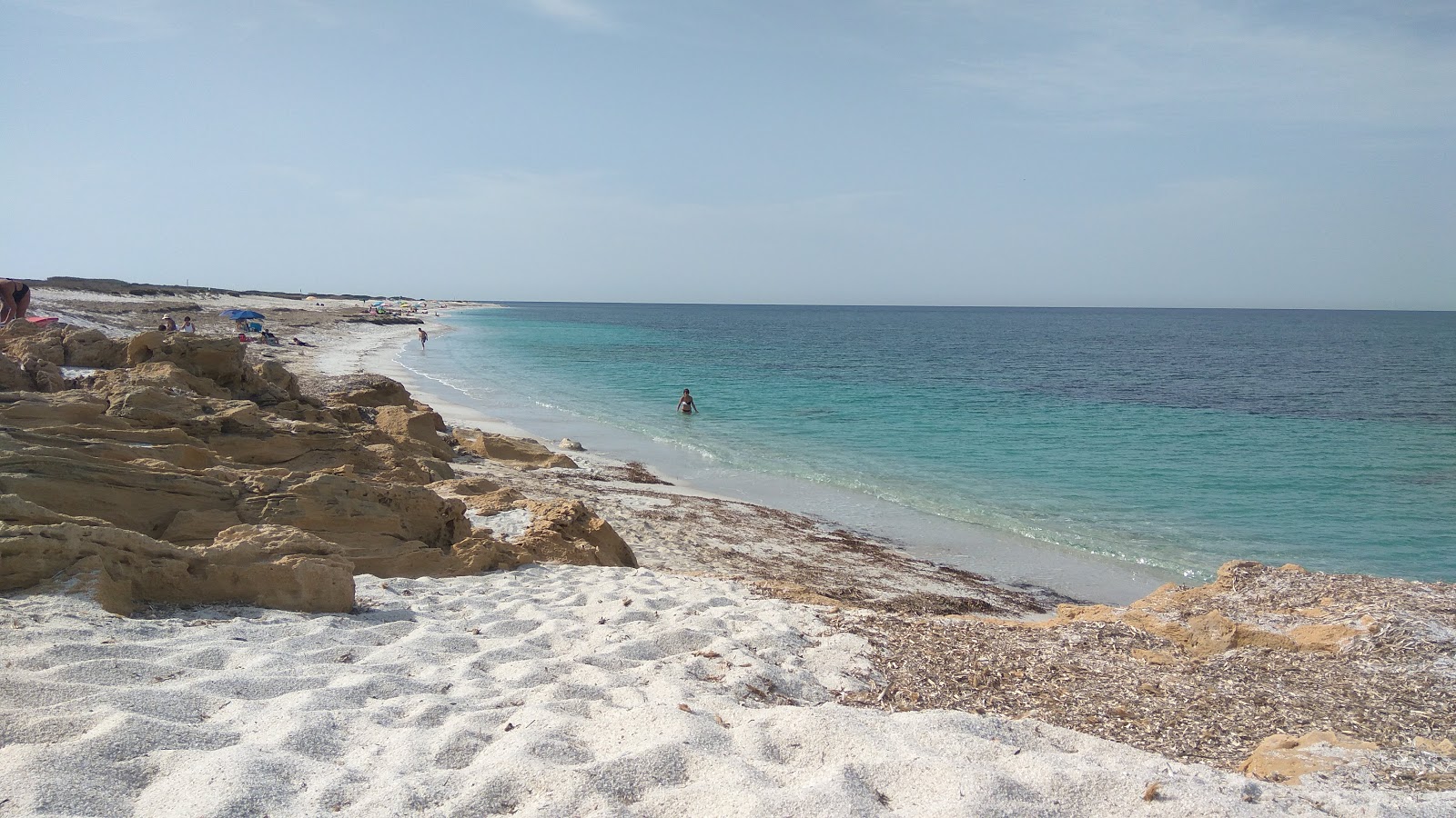 Fotografija Spiaggia S'Archeddu z prostorna obala