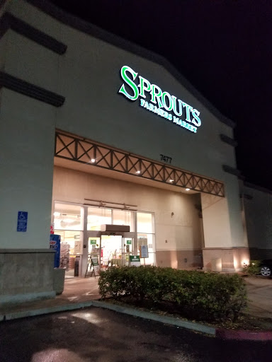 Health Food Store «Sprouts Farmers Market», reviews and photos, 7477 N Blackstone Ave, Fresno, CA 93720, USA