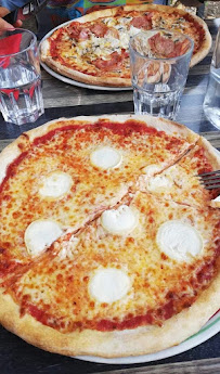 Pizza du Restaurant italien Les 3 P’tits Singes à Lissieu - n°4