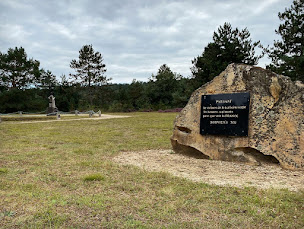 Photo n°10 de Monument des fusillés d'Arbonne à Arbonne-la-Forêt ()