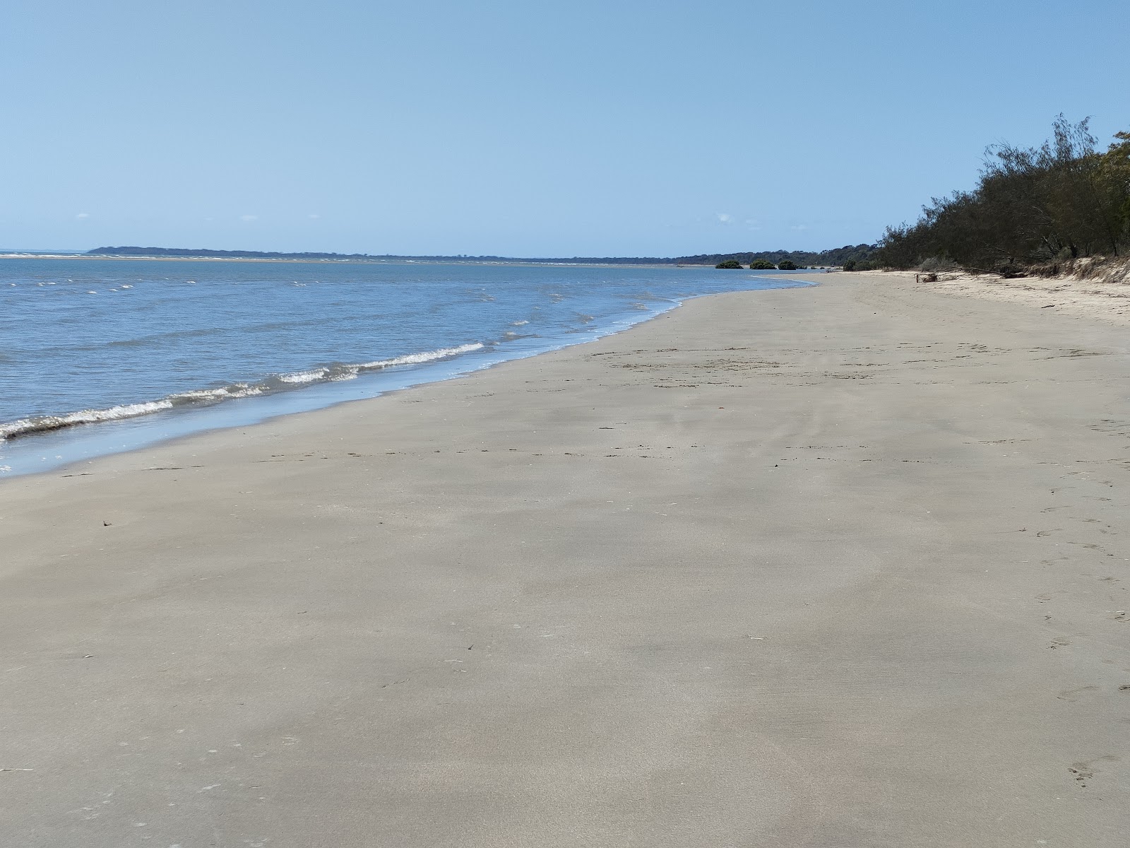 Photo de Toogoom 01 Beach avec plage spacieuse