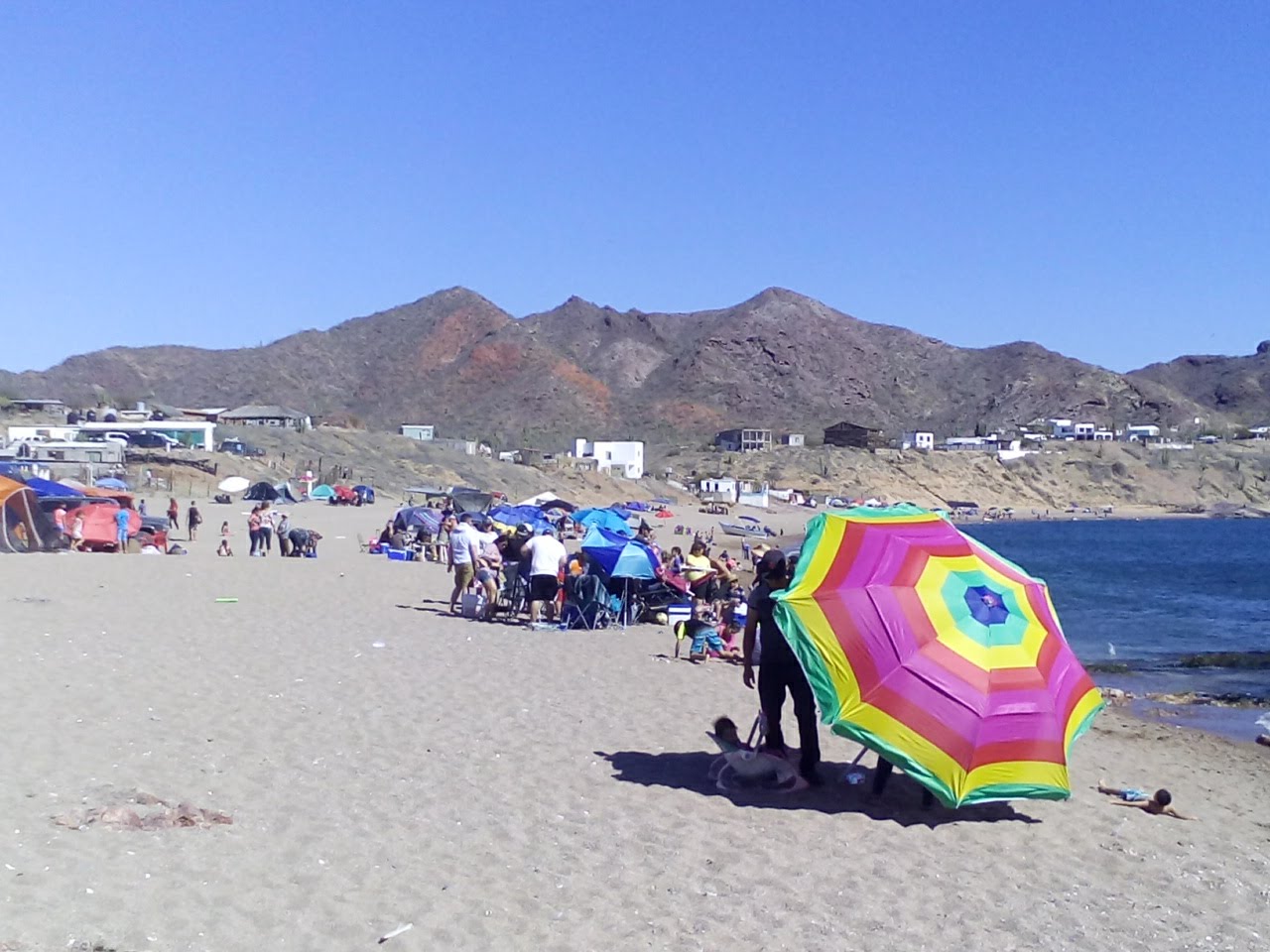 Φωτογραφία του Nuevo Colorado beach - δημοφιλές μέρος μεταξύ λάτρεις της χαλάρωσης