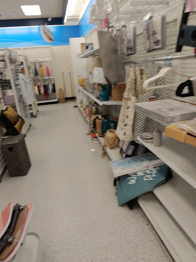 Clothing Store «Ross Dress for Less», reviews and photos, 926 Airport Center Rd, Allentown, PA 18109, USA