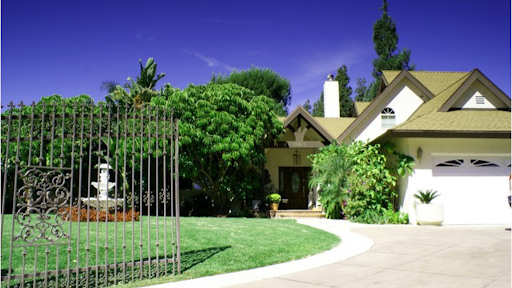 Steps In The Right Direction AURA Women’s Sober Living