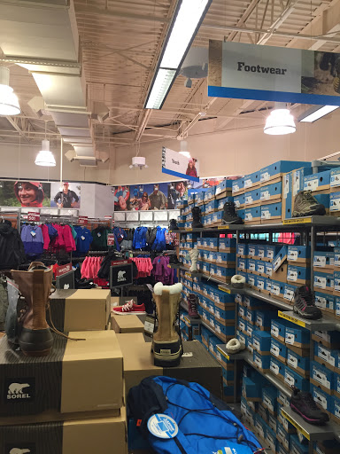 Sportswear Store «Columbia Sportswear Outlet», reviews and photos, 6800 Oxon Hill Rd #600, Oxon Hill, MD 20745, USA