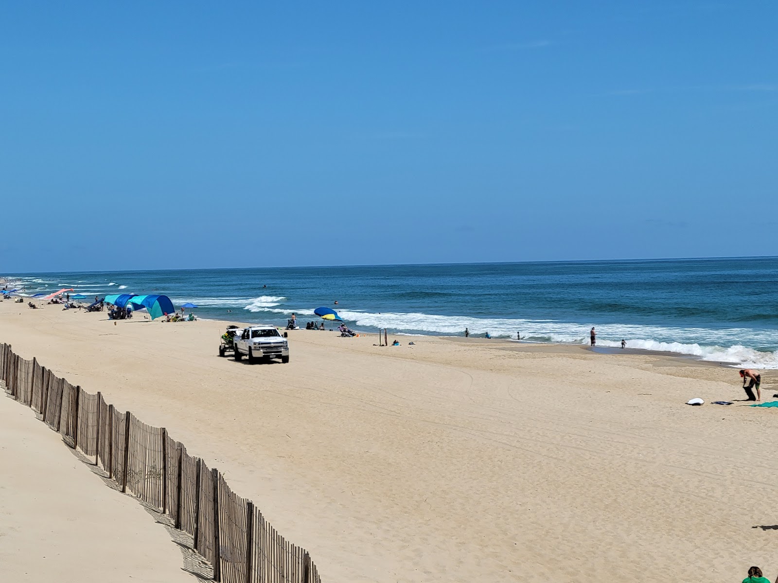 Foto von Avon Fishing Pier mit langer gerader strand