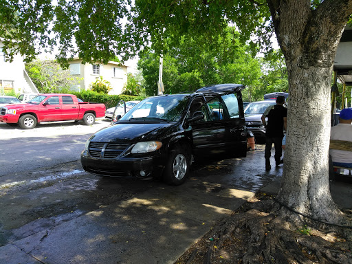 Car Wash «Reynaldo Car Wash», reviews and photos, 5390 W Flagler St, Coral Gables, FL 33134, USA