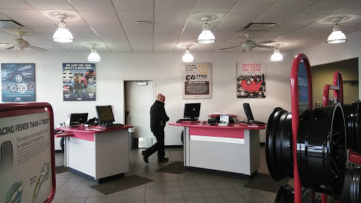 Tire Shop «Discount Tire Store - Norton Shores, MI», reviews and photos, 647 W Norton Ave, Norton Shores, MI 49441, USA