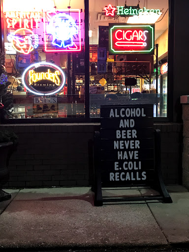 Liquor Store «B & B Liquor Store», reviews and photos, 2440 28th St SE, Grand Rapids, MI 49512, USA
