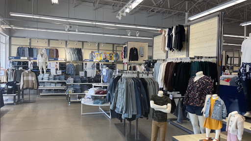 Clothing Store «Old Navy», reviews and photos, 4300 Towne Center Dr, Louisville, KY 40241, USA