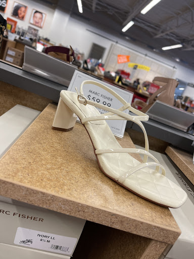 Shoe Store «DSW Designer Shoe Warehouse», reviews and photos, 2915 Harrison Ave NW, Olympia, WA 98502, USA