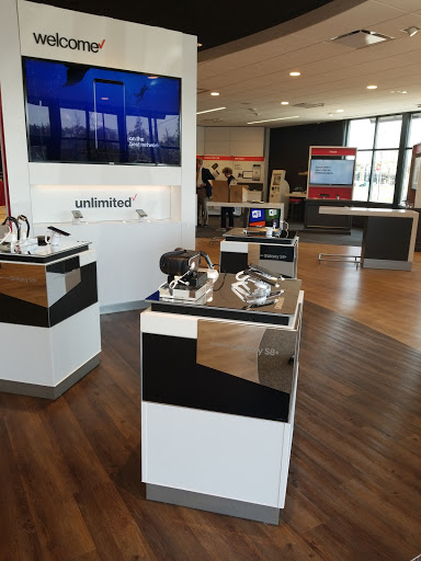 Cell Phone Store «Verizon», reviews and photos, 3159 S Rochester Rd, Rochester Hills, MI 48307, USA
