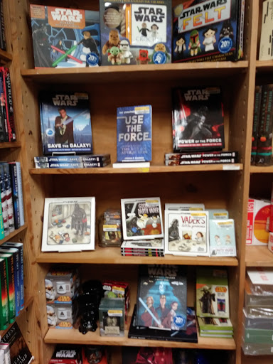 Book Store «Half Price Books», reviews and photos, 1321 SE Everett Mall Way, Everett, WA 98208, USA