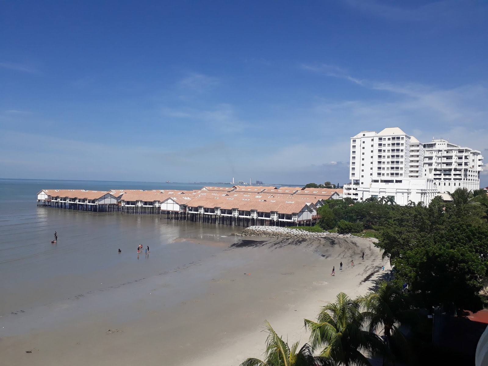 Photo de Tanjung Beach zone des équipements