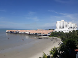 Photo de Tanjung Beach zone des équipements