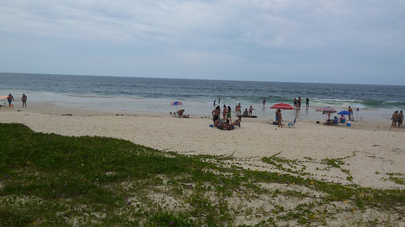 Valokuva Praia de Guaratibaista. sisältäen pitkä suora