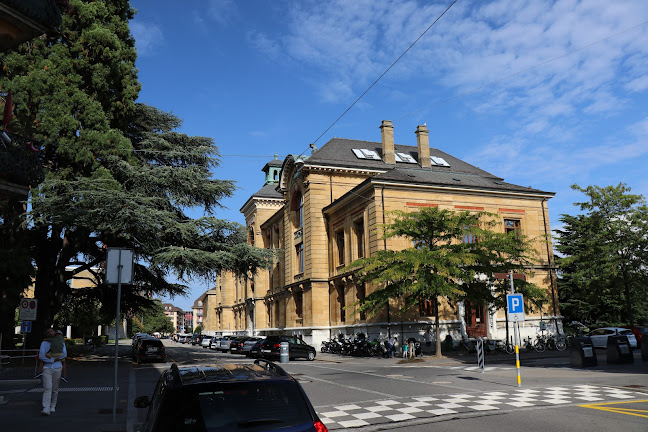 Rezensionen über Lycée Jean-Piaget in La Chaux-de-Fonds - Schule