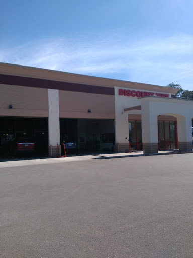 Tire Shop «Discount Tire Store - Boerne, TX», reviews and photos, 1330 S Main St, Boerne, TX 78006, USA