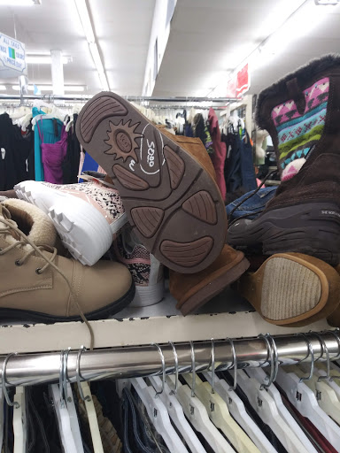 Thrift Store «Village Discount Outlet», reviews and photos, 3500 Cleveland Ave, Columbus, OH 43224, USA