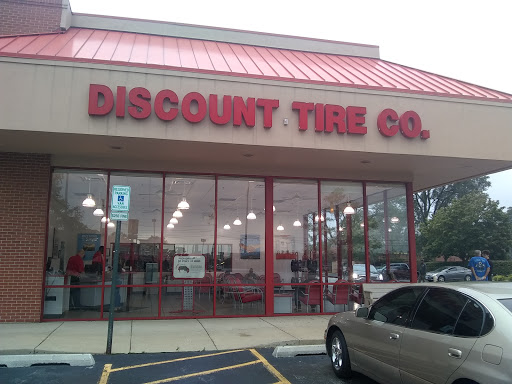 Tire Shop «Discount Tire Store - Crestwood, IL», reviews and photos, 13550 S Cicero Ave, Crestwood, IL 60445, USA