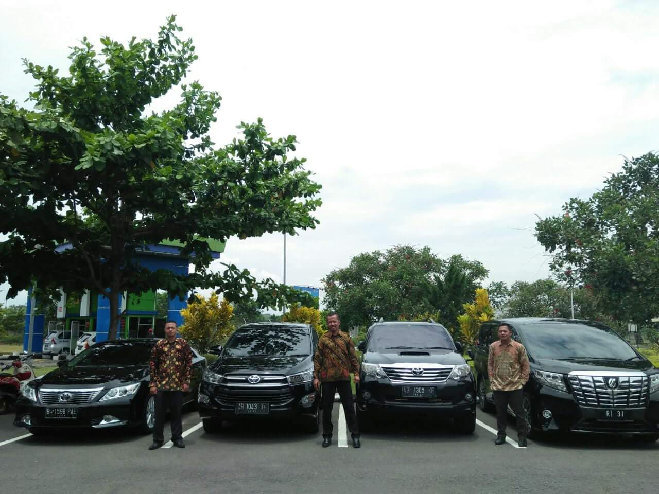 Rental Mobil Yogya | Jogja Rent Car Sewa Mobil Yogyakarta Photo