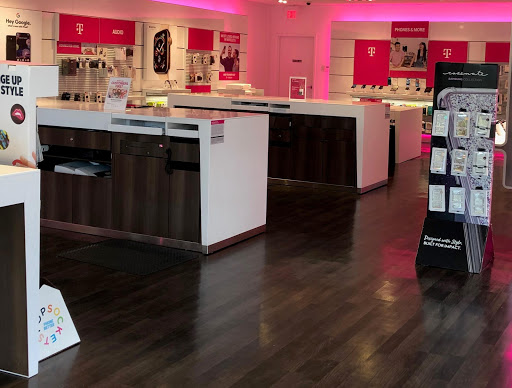 Cell Phone Store «T-Mobile», reviews and photos, 12603 Biscayne Blvd, North Miami, FL 33181, USA