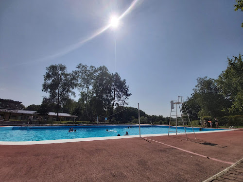 Piscine Municipale à Le Rouget-Pers