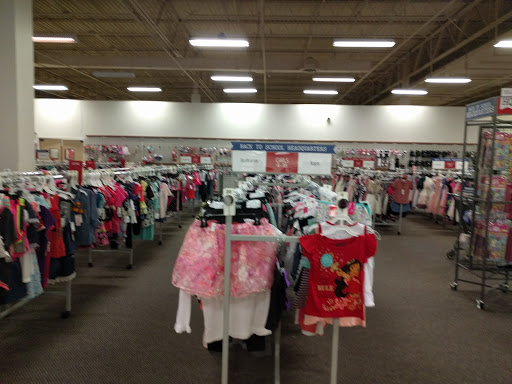 Clothing Store «Burlington Coat Factory», reviews and photos, 1555 S Lake St, Mundelein, IL 60060, USA