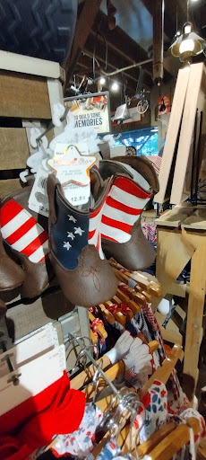 American Restaurant «Cracker Barrel Old Country Store», reviews and photos, 4210 Marlane Dr, Grove City, OH 43123, USA