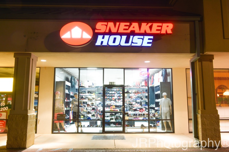 SNEAKER HOUSE