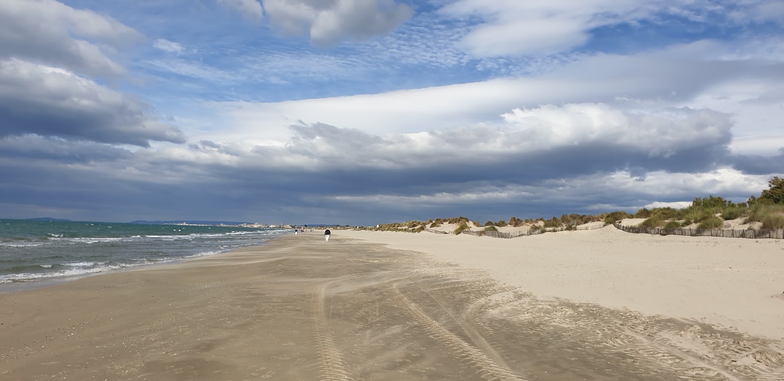 Le Petit Travers beach'in fotoğrafı ve yerleşim