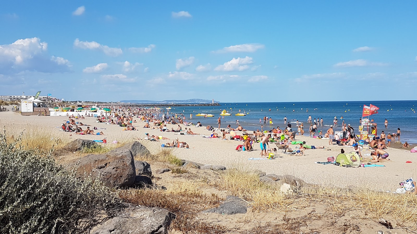 Photo of Le Mole beach with small bay