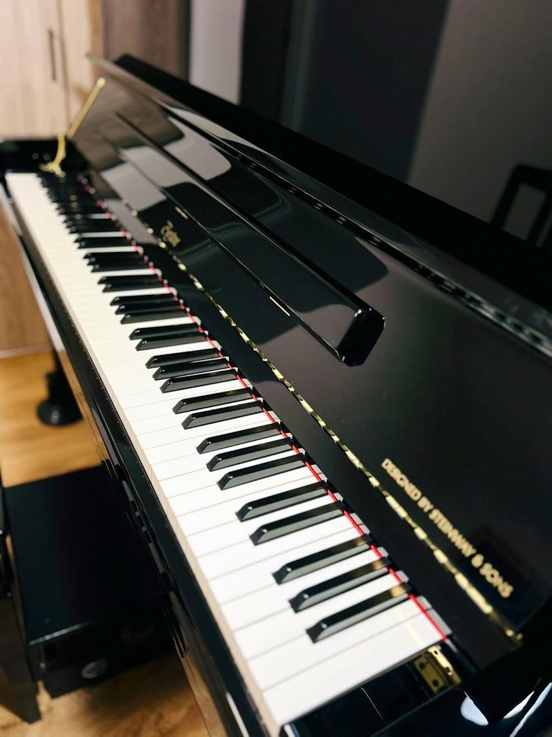 鶴見ピアノ教室|街の小さなピアニスト