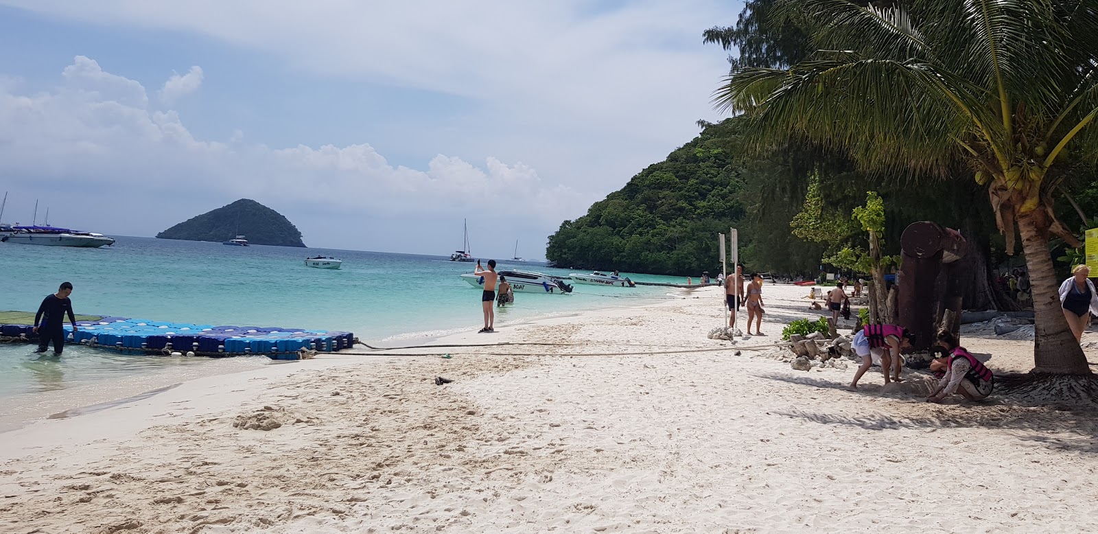 Foto von Ko Racha Yai East Bay mit beiger sand Oberfläche