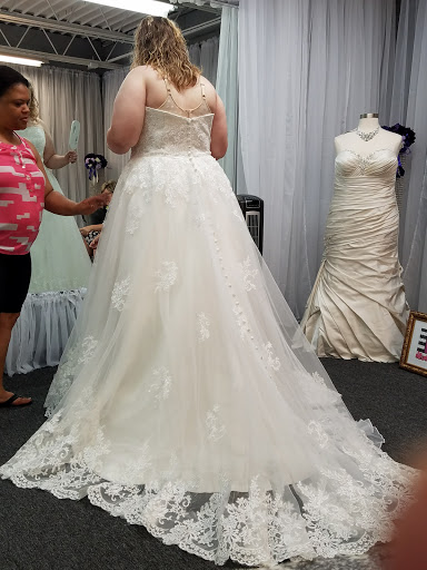 Bridal Shop «Divas Closet Bridal Boutique», reviews and photos, 1034 Merriam Ln, Kansas City, KS 66103, USA