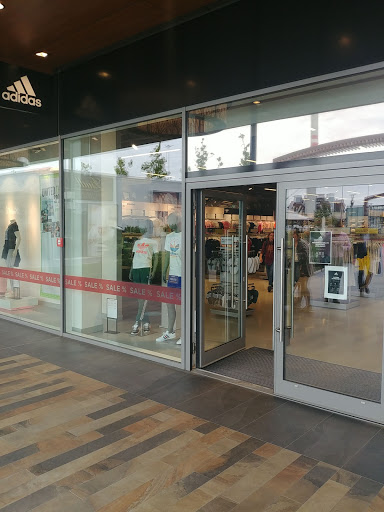 adidas & Reebok Outlet Store Prague, Zamenhofova