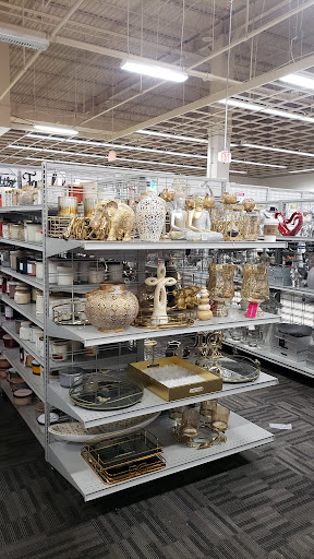 Clothing Store «Burlington Coat Factory», reviews and photos, 30 W Rand Rd, Arlington Heights, IL 60004, USA