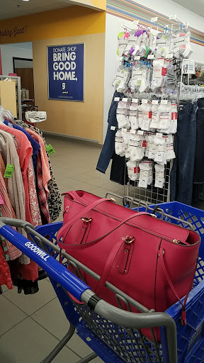 Thrift Store «Neenah Goodwill Retail Store & Training Center», reviews and photos