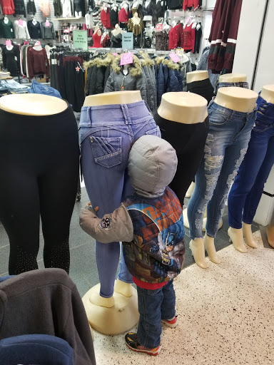 Shopping Mall «Sun-Vet Mall», reviews and photos, 5801 Sunrise Hwy, Holbrook, NY 11741, USA