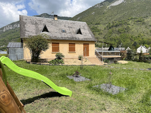 Lodge Au Pied de la Source Campan