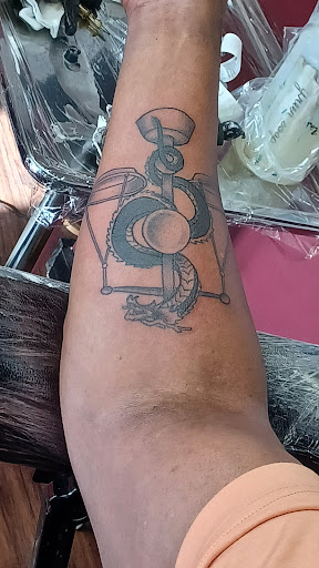 Tattoo Shop «Electric Hand Tattoo», reviews and photos, 913 Gallatin Ave, Nashville, TN 37206, USA