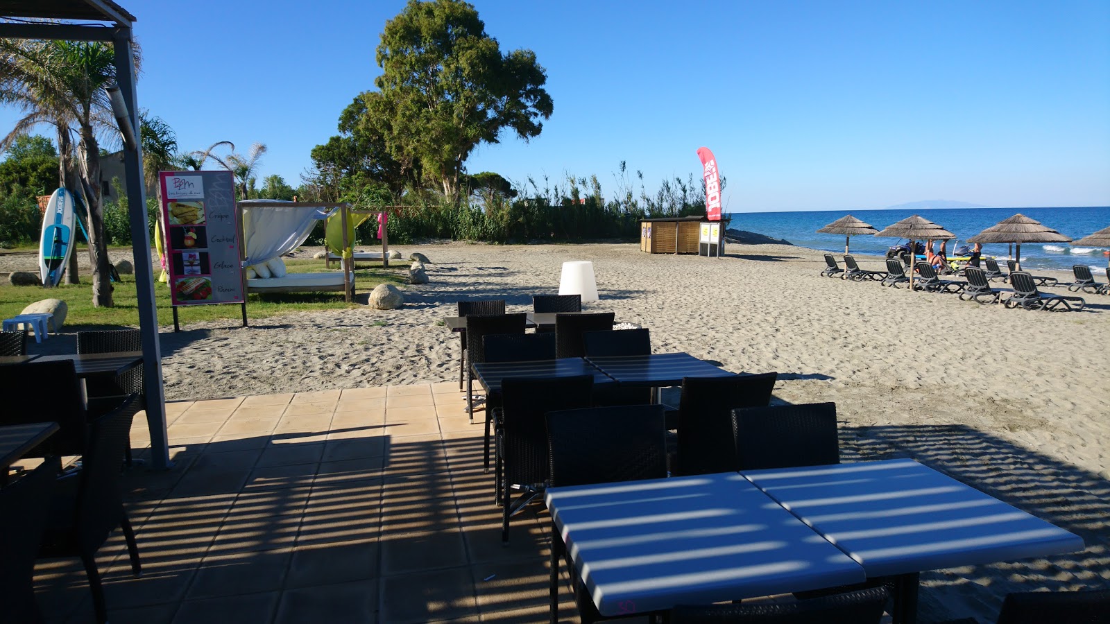 Foto von Ponticchio beach von Klippen umgeben