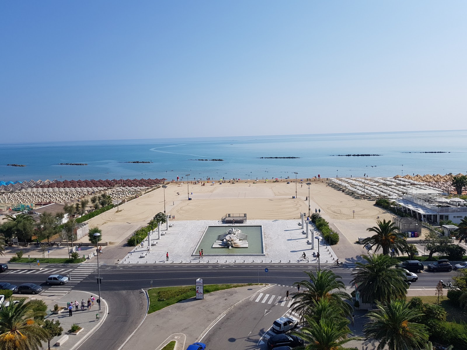 Fotografie cu Spiaggia di Pescara cu drept și lung