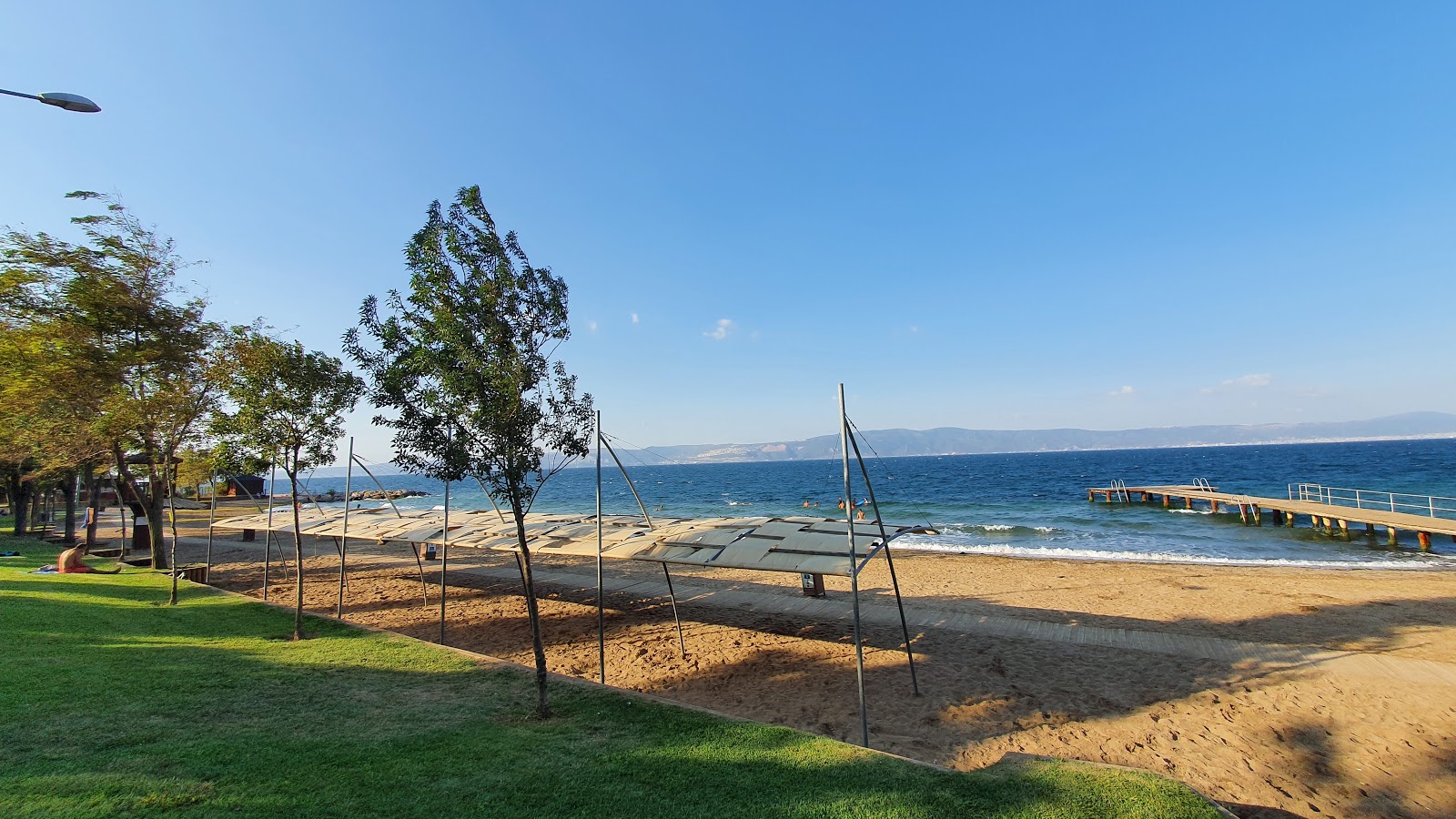 Karamursel beach的照片 具有部分干净级别的清洁度