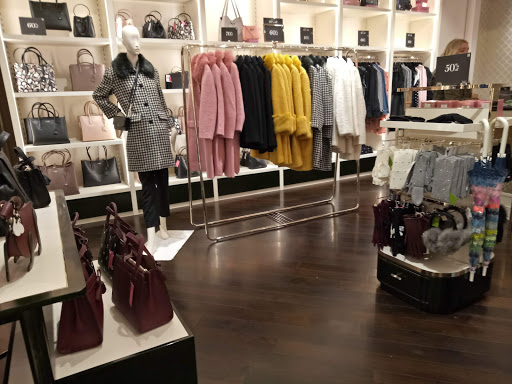 Shopping Mall «Clinton Crossing Premium Outlets», reviews and photos, 20 Killingworth Turnpike, Clinton, CT 06413, USA