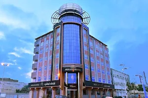 فندق ارماني الحديدة image