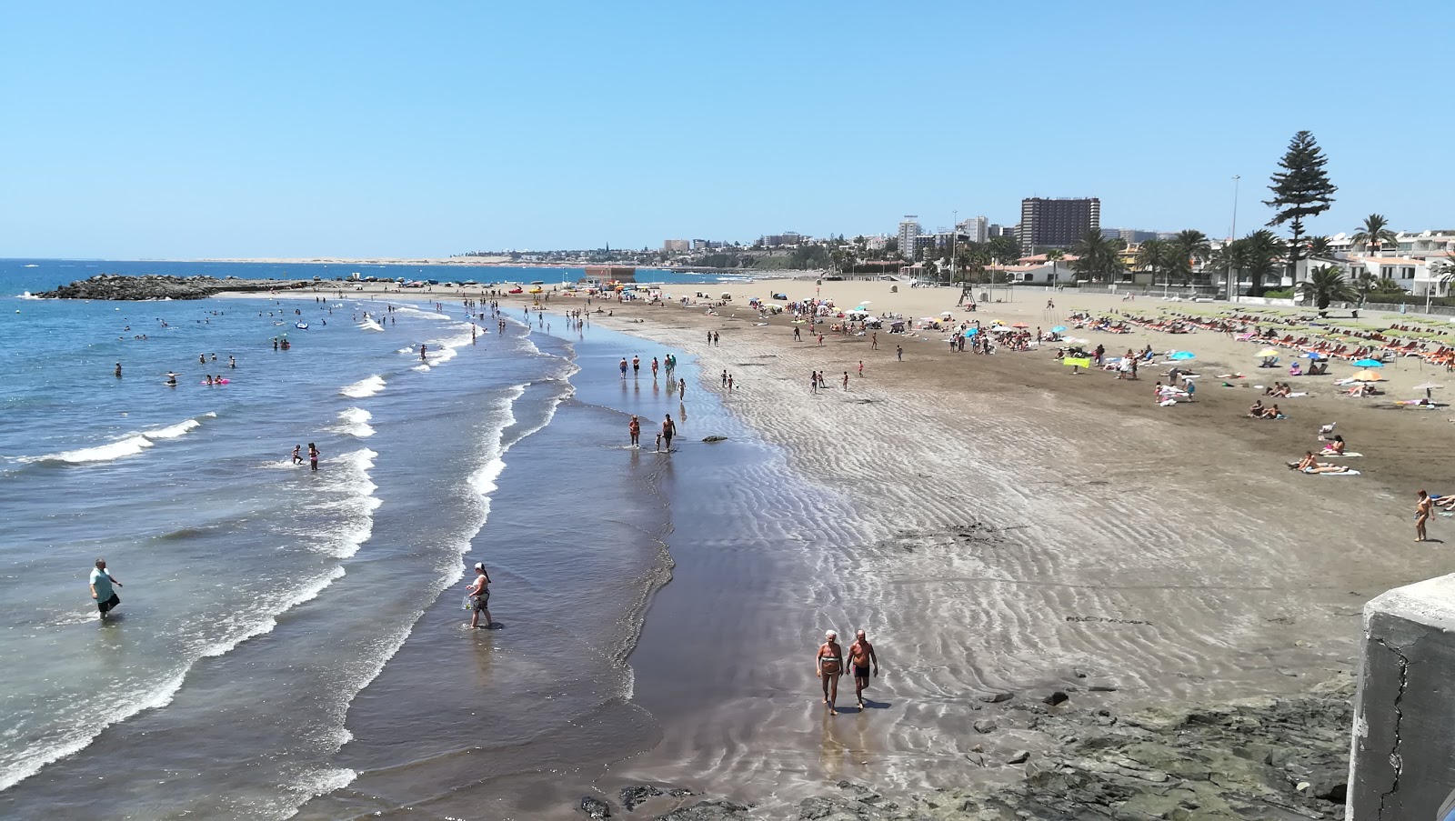 Fotografie cu Playa de las Burras cu o suprafață de apă verde