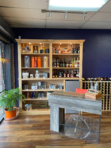 Liquor Store «Royal Liquor Beer & Wine», reviews and photos, 4034 Cedar Springs Rd, Dallas, TX 75219, USA