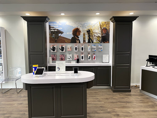 Cell Phone Store «Verizon Wireless Central Avenue», reviews and photos, 498 Central Ave, Cedarhurst, NY 11516, USA